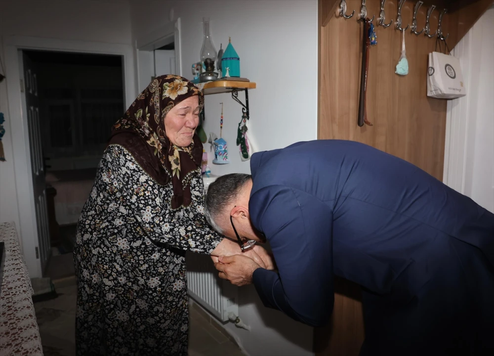 Bakan Vedat Işıkhan'dan Yakup Kozan'ın Ailesine Anlamlı Ziyaret