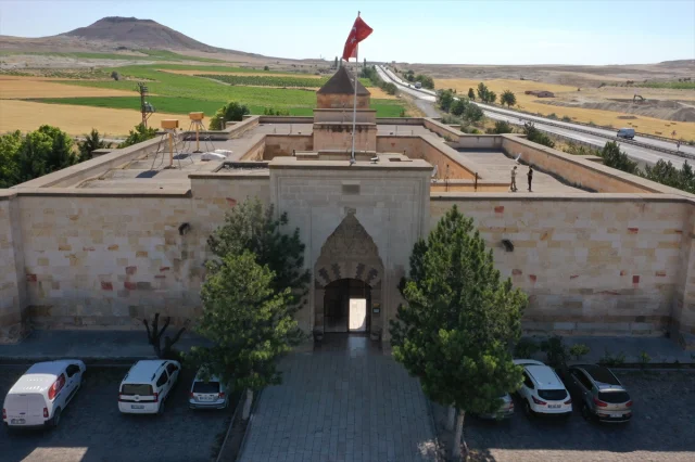 Kapadokya'nın Gizemli Kervansarayında Tasavvuf Yolculuğu