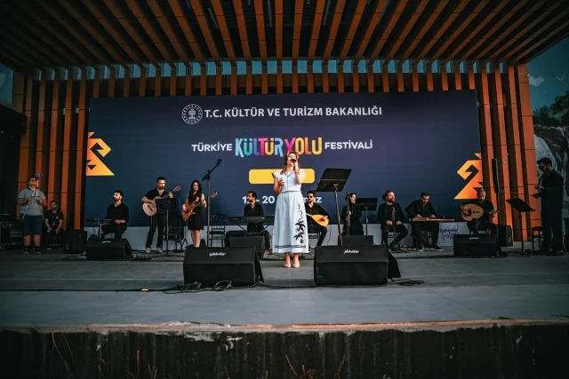 Van'da Kültür Yolu Festivali Sanat ve Eğlenceyi Buluşturuyor