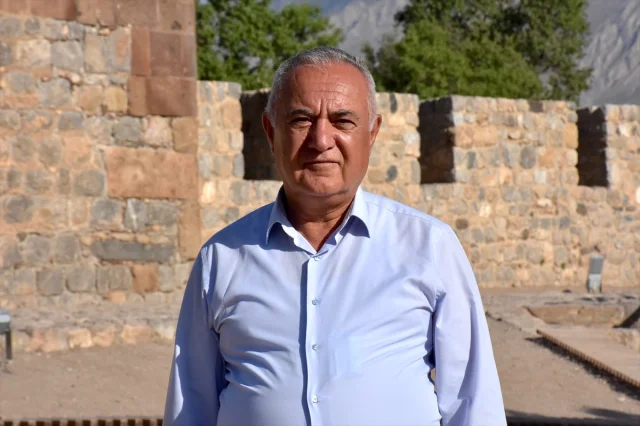 Huzurevi Sakinleri Van'ın Güzelliklerini Keşfe Çıkıyor