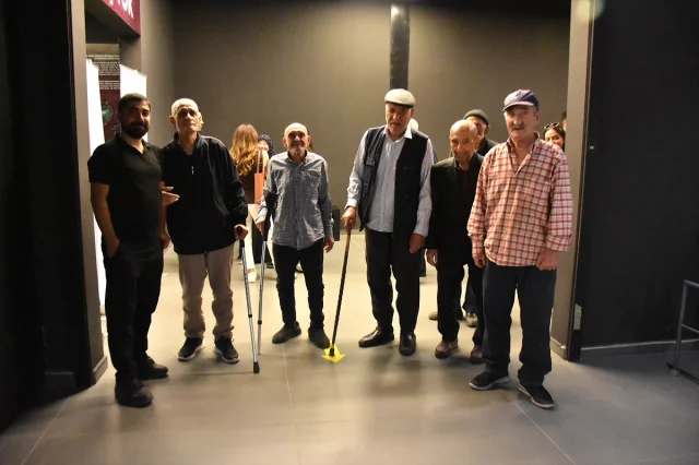 Huzurevi Sakinleri Van'ın Güzelliklerini Keşfe Çıkıyor