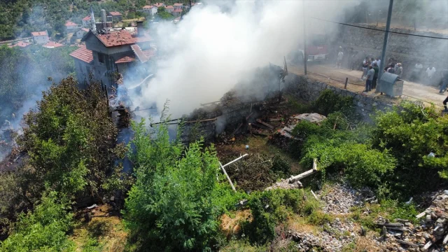 Antalya'nın Akseki Bölgesinde Çıkan Şiddetli Yangın Kontrol Altına Alındı
