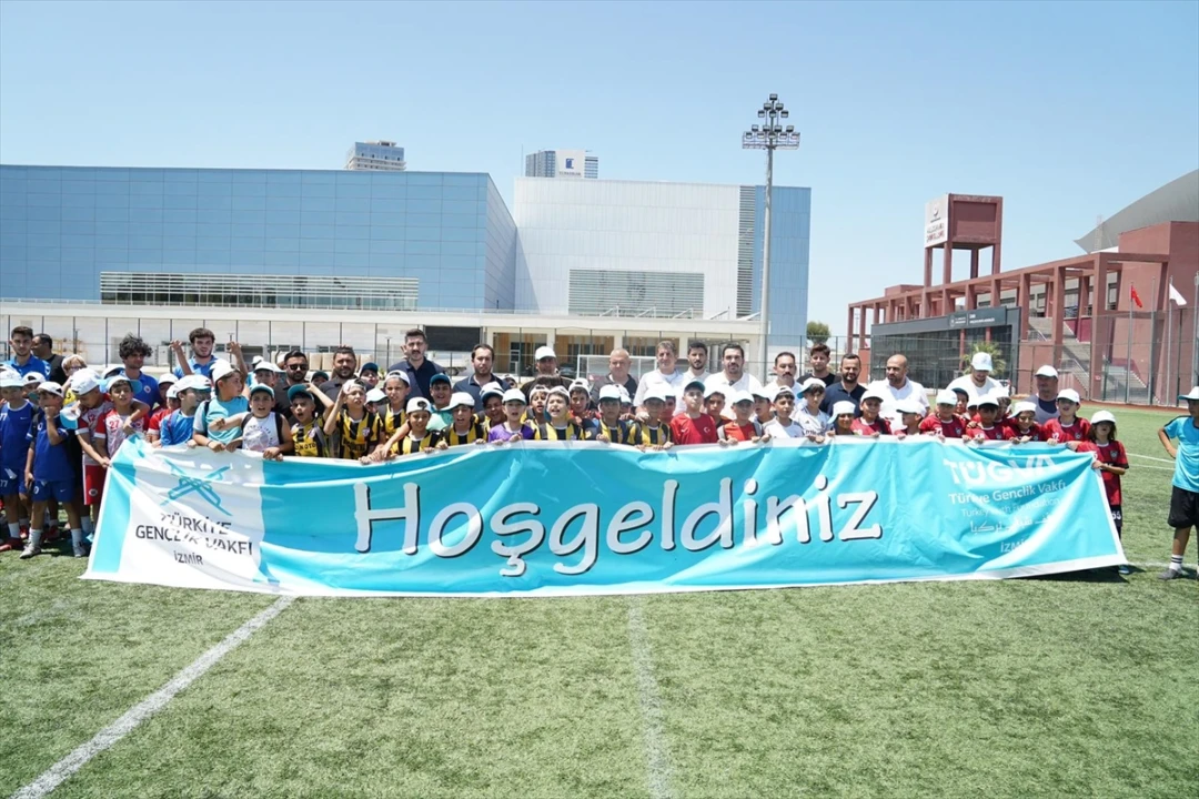 İzmir'de 15 Temmuz Anısına Düzenlenen Futbol Turnuvası Coşkuyla Tamamlandı