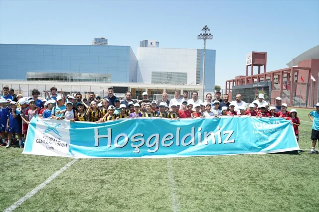 İzmir'de 15 Temmuz Anısına Düzenlenen Futbol Turnuvası Coşku...