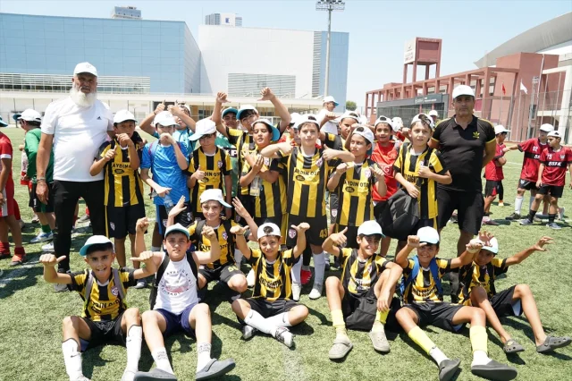 İzmir'de 15 Temmuz Anısına Düzenlenen Futbol Turnuvası Coşkuyla Tamamlandı