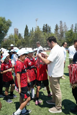 İzmir'de 15 Temmuz Anısına Düzenlenen Futbol Turnuvası Coşkuyla Tamamlandı