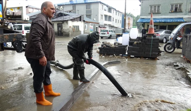 Sarıkamış'ta Dolu ve Sağanak Yaşamı Olumsuz Etkiledi