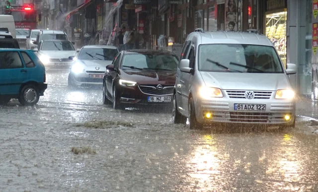 Sarıkamış'ta Dolu ve Sağanak Yaşamı Olumsuz Etkiledi