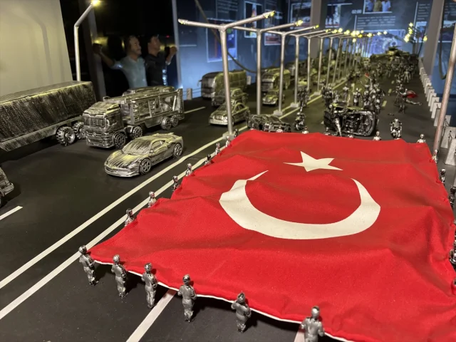 Şehit Erol Olçok 15 Temmuz Sergisi Ziyaretçi Akınına Uğruyor
