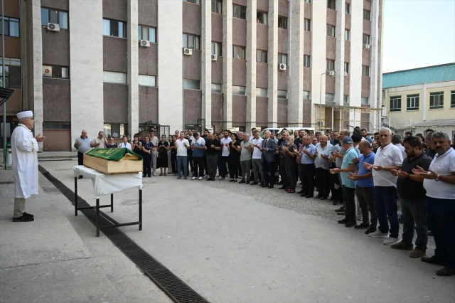 Edirne'de Meslektaşlarının Gözyaşlarıyla Uğurlanan Genç Hemşire