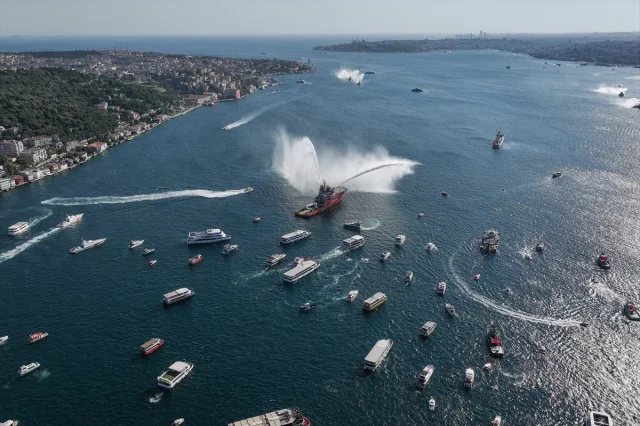 İstanbul Boğazı'nda 15 Temmuz Şehitleri İçin Anlamlı Geçiş