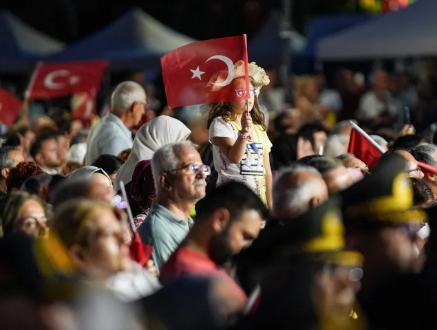 İzmir'de AK Parti'den 15 Temmuz'un Yıldönümünde Şehitler Anıldı