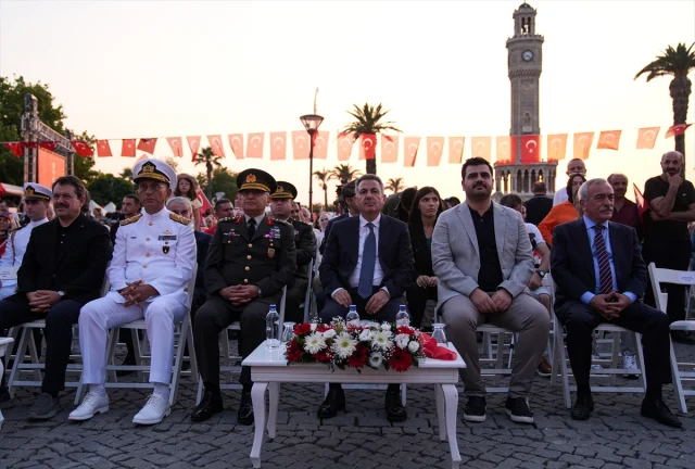 İzmir'de AK Parti'den 15 Temmuz'un Yıldönümünde Şehitler Anıldı