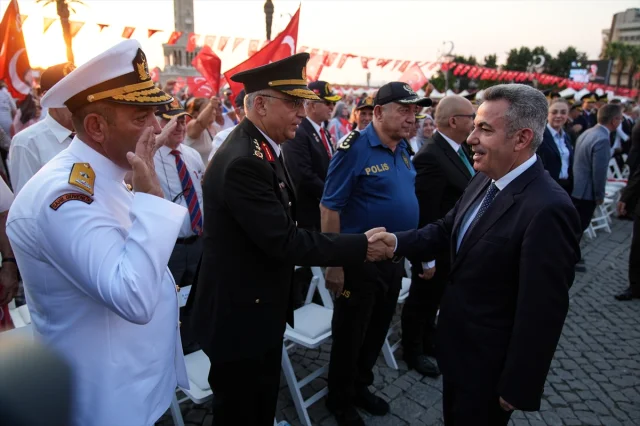 İzmir'de AK Parti'den 15 Temmuz'un Yıldönümünde Şehitler Anıldı