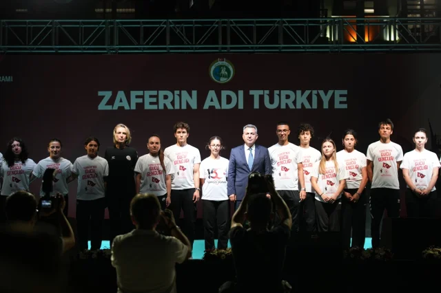 İzmir'de AK Parti'den 15 Temmuz'un Yıldönümünde Şehitler Anıldı