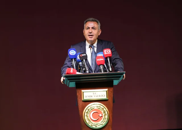 İzmir'de AK Parti'den 15 Temmuz'un Yıldönümünde Şehitler Anıldı
