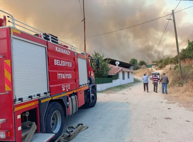 Çanakkale'deki Yangın Ormanlık Alana Sıçradı