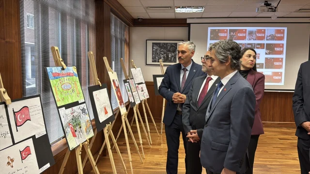 İngiltere'deki Türk Öğrenciler 15 Temmuz'u Resimlerle Yorumladı