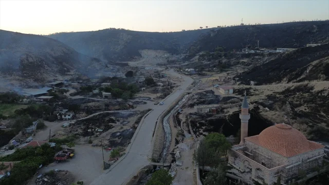 Çanakkale'deki Orman Yangınına Havadan ve Karadan Yoğun Müdahale