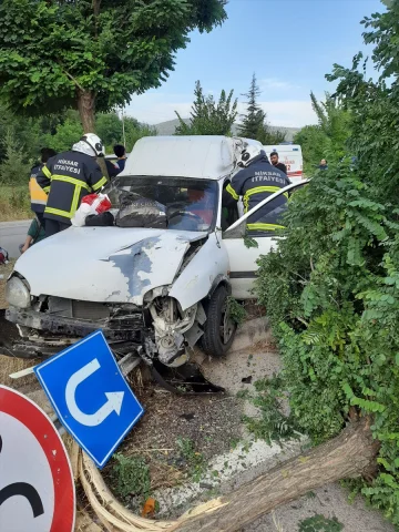 Tokat'ta Meydana Gelen Ağaca Çarpma Kazası Sonrası Yaralılar...