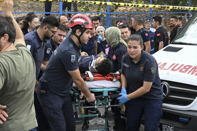 Ankara’da Zincirleme Trafik Kazası 27 Yaralıyla Atlattı