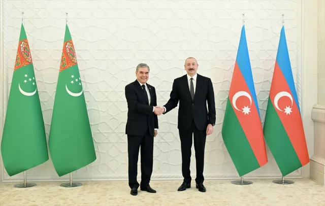 Azerbaycan ve Türkmenistan Liderlerinin Samimi Buluşması
