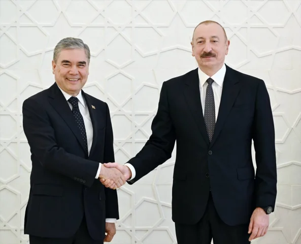 Azerbaycan ve Türkmenistan Liderlerinin Samimi Buluşması