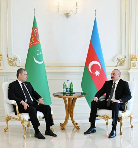 Azerbaycan ve Türkmenistan Liderlerinin Samimi Buluşması