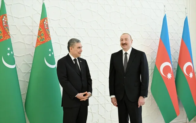 Azerbaycan ve Türkmenistan Liderlerinin Samimi Buluşması