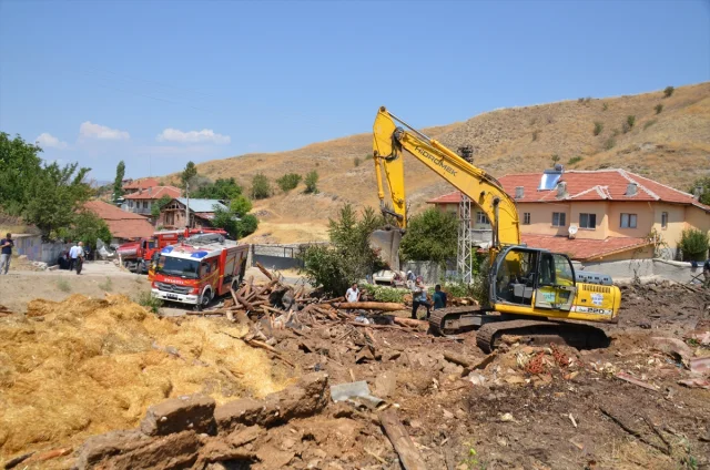 Ankara Çubuk'ta Gece Çıkan Yangın İki Evi Kül Etti