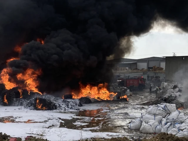 Gaziantep'te Geri Dönüşüm Tesisinde Büyük Yangın