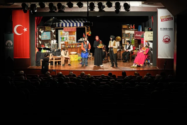 "Vatan Sevgisi" Tiyatro Oyunu İstanbul'da İzleyiciyle Buluştu