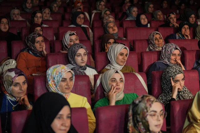 "Vatan Sevgisi" Tiyatro Oyunu İstanbul'da İzleyiciyle Buluştu