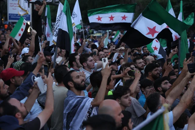 Şam'da Binler, İsrail Baskısını Protesto İçin Toplandı