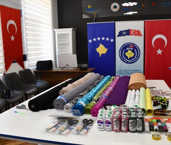 Türk Askerinden Kosova'da Kadınlar İçin Dikiş Atölyesi