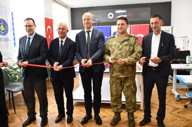 Türk Askerinden Kosova'da Kadınlar İçin Dikiş Atölyesi