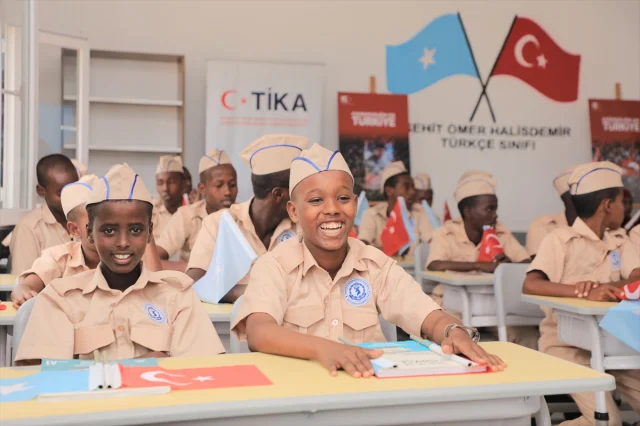Somali’de Şehit Ömer Halisdemir Adına Türkçe Sınıfı Açıldı