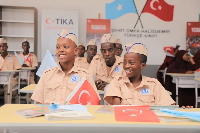 Somali’de Şehit Ömer Halisdemir Adına Türkçe Sınıfı Açıldı