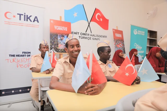Somali’de Şehit Ömer Halisdemir Adına Türkçe Sınıfı Açıldı