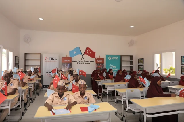 Somali’de Şehit Ömer Halisdemir Adına Türkçe Sınıfı Açıldı