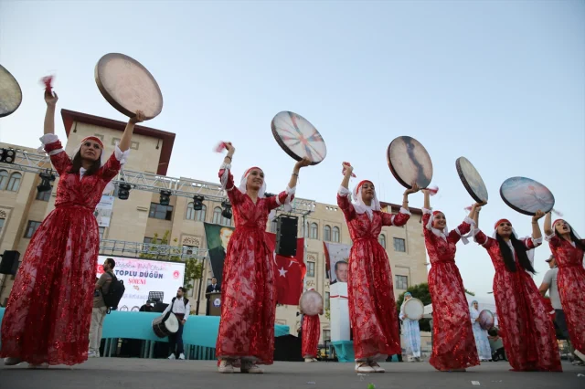 Siirt'te 40 Çift Polislerin Sağdıç Olduğu Törende Evlendi