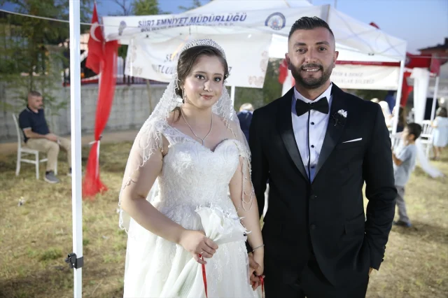 Siirt'te 40 Çift Polislerin Sağdıç Olduğu Törende Evlendi