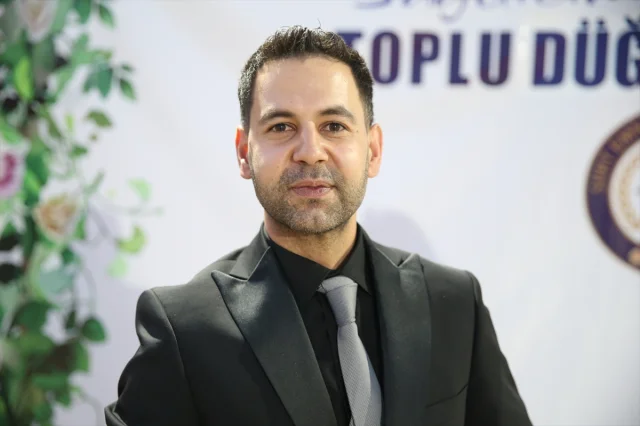 Siirt'te 40 Çift Polislerin Sağdıç Olduğu Törende Evlendi