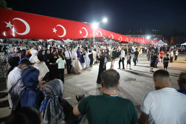 Siirt'te 40 Çift Polislerin Sağdıç Olduğu Törende Evlendi