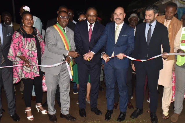 Kamerun'da Türkiye'nin Dostluk Işığı: TİKA'dan Anlamlı Proje