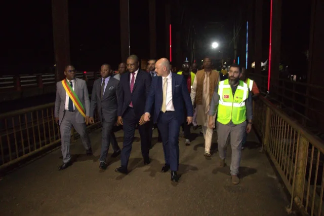 Kamerun'da Türkiye'nin Dostluk Işığı: TİKA'dan Anlamlı Proje