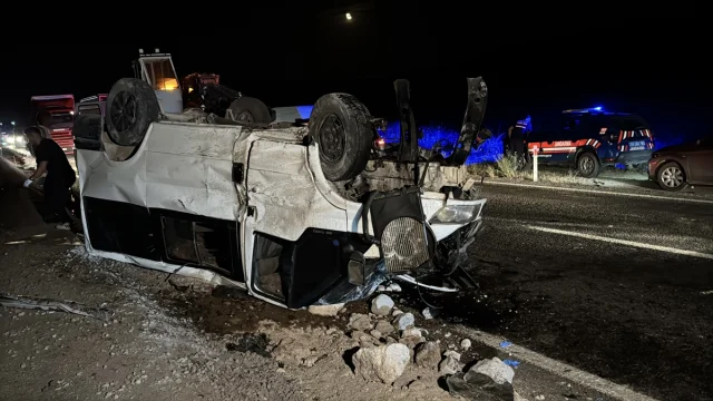 Nevşehir'de Feci Kaza: Minibüs ve Otomobil Çarpıştı, 5 Yaral...