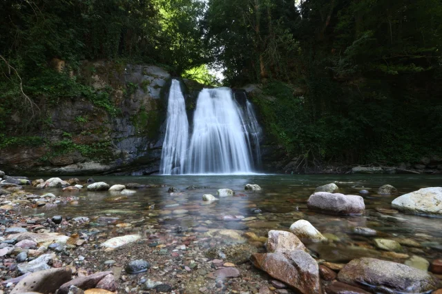Trabzon'un Doğal Harikası Canikdere Şelalesi Turistleri Büyülüyor