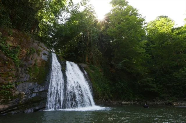 Trabzon'un Doğal Harikası Canikdere Şelalesi Turistleri Büyülüyor