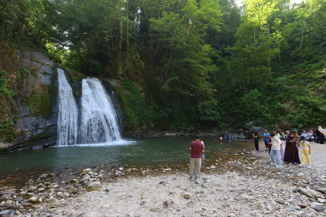 Trabzon'un Doğal Harikası Canikdere Şelalesi Turistleri Büyülüyor